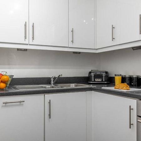Modern 1 Bed In Central Mk, Free Parking, Smart Tv, Manhattan House By Valore Property Services Milton Keynes Kültér fotó