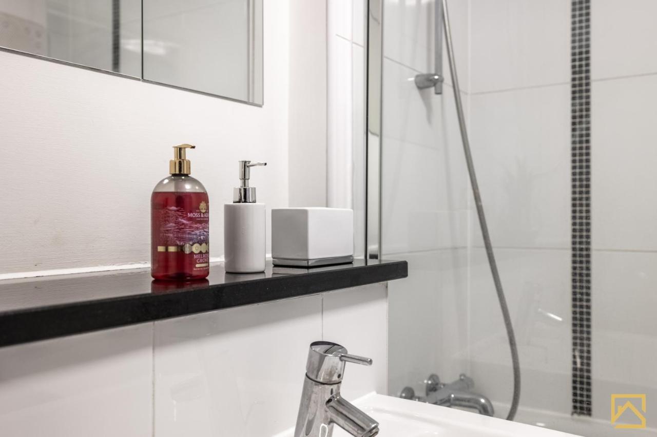 Modern 1 Bed In Central Mk, Free Parking, Smart Tv, Manhattan House By Valore Property Services Milton Keynes Kültér fotó