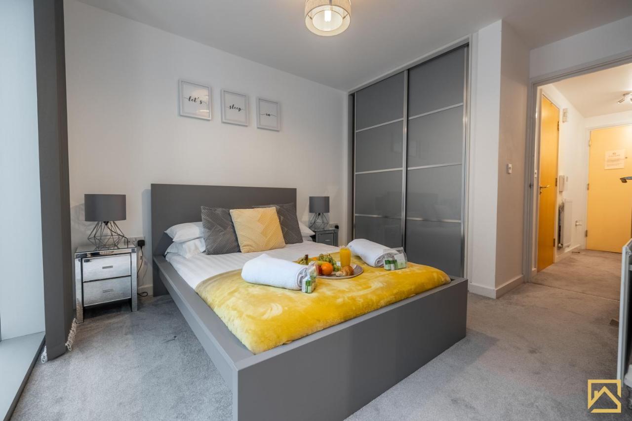 Modern 1 Bed In Central Mk, Free Parking, Smart Tv, Manhattan House By Valore Property Services Milton Keynes Kültér fotó