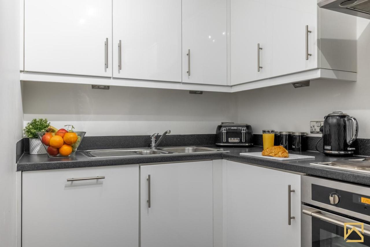 Modern 1 Bed In Central Mk, Free Parking, Smart Tv, Manhattan House By Valore Property Services Milton Keynes Kültér fotó
